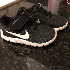 EUC Toddler Nike Free sneakers 7c